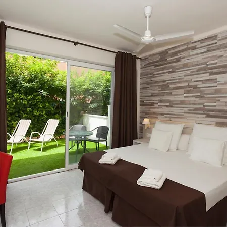 Celo Garden Гостьовий будинок Пегера